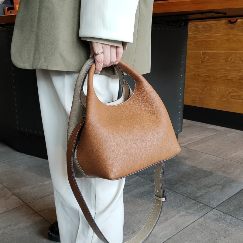 Bucket bag Od prirodne kože Prvi sloj teleće kože Za poslovno dnevno putovanje Torba u Wing stilu