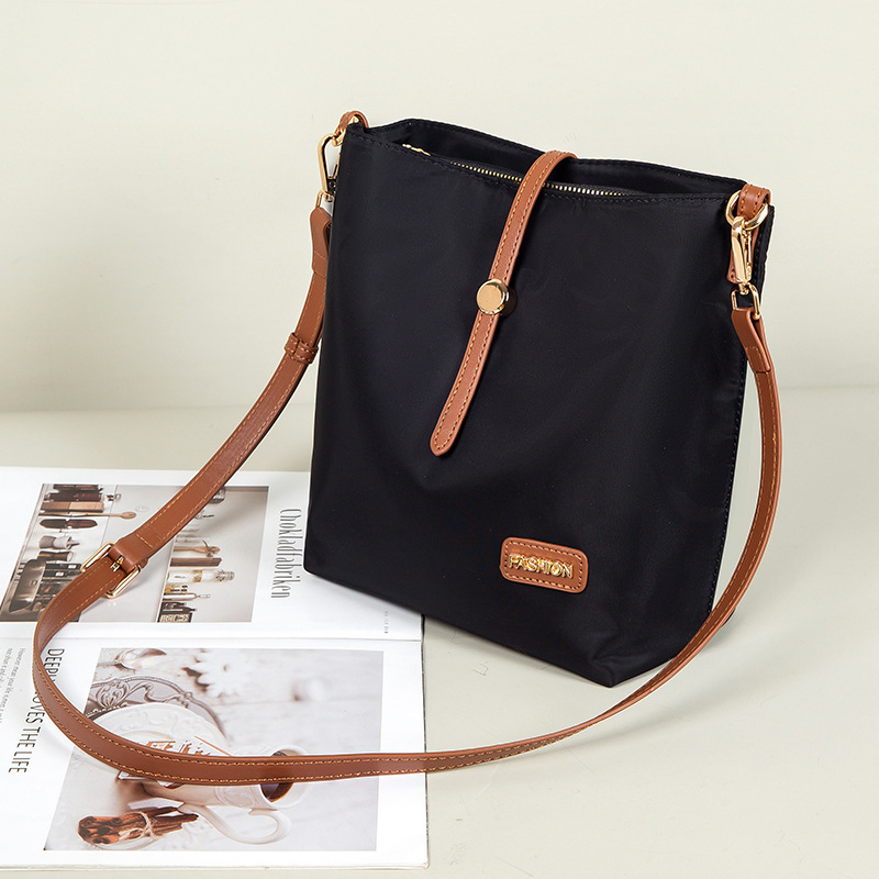 Crossbody bucket torba od Oxford tkanine, gradski jednostavan stil, vertikalno kvadratni oblik, poliester podstava, unutarnji džep sa zatvaračem