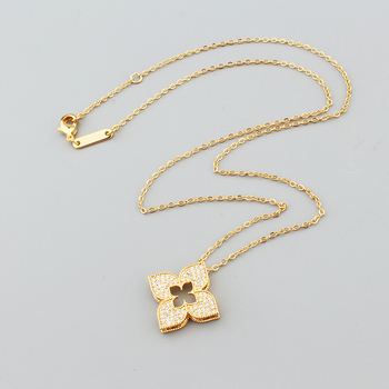 Μινιμαλιστικό τριμελές σετ κολιέ με μοτίβο τετράφυλλου, σταυρωτή αλυσίδα, επίχρυσο χαλκό