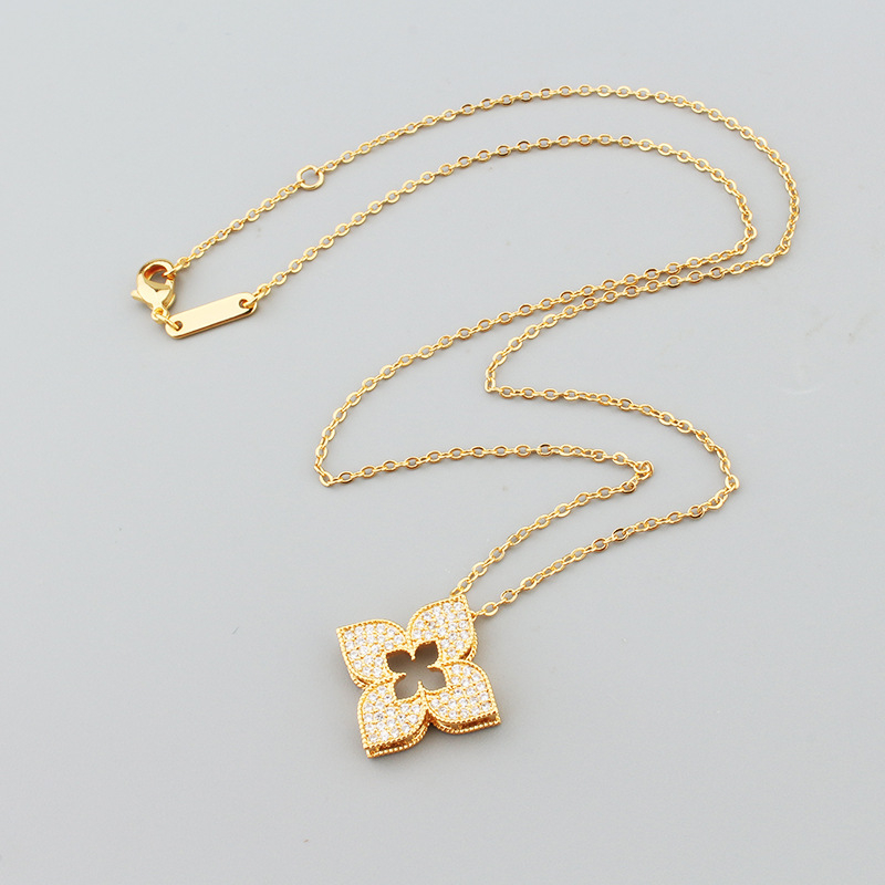 Μινιμαλιστικό τριμελές σετ κολιέ με μοτίβο τετράφυλλου, σταυρωτή αλυσίδα, επίχρυσο χαλκό