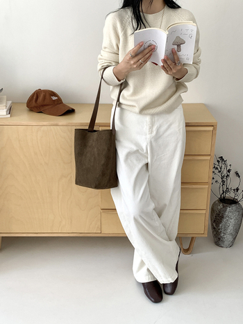 Geantă de umăr tip găleată: suede, formă cilindrică, stil urban simplu, deschidere superioară, curea cu o singură curea