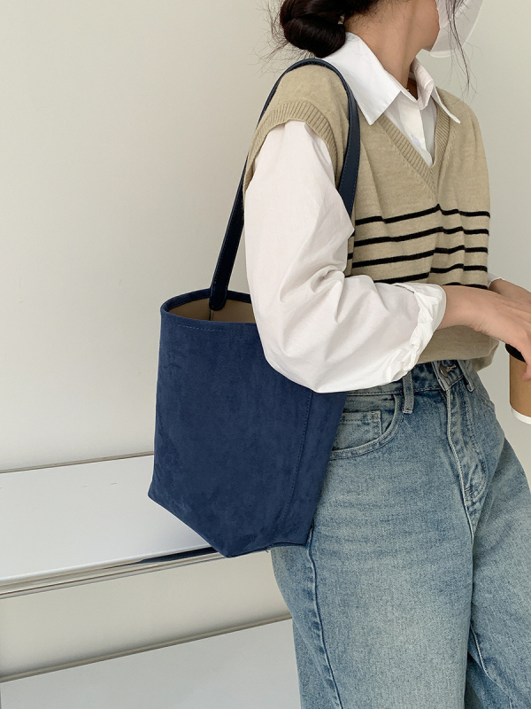 Geantă de umăr tip găleată: suede, formă cilindrică, stil urban simplu, deschidere superioară, curea cu o singură curea