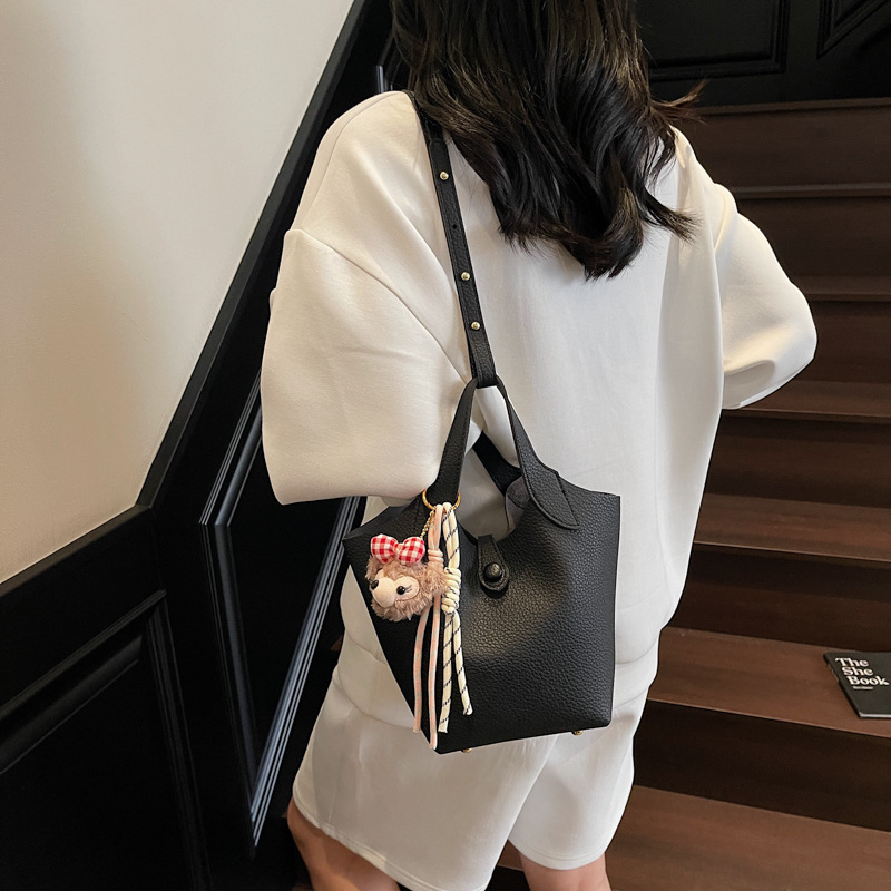 Geantă tip găleată - Simplitate urbană, material PU (Primăvara 2025, Yavanga, geantă tip găleată)