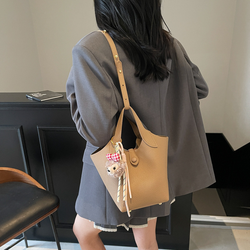 Geantă tip găleată - Simplitate urbană, material PU (Primăvara 2025, Yavanga, geantă tip găleată)