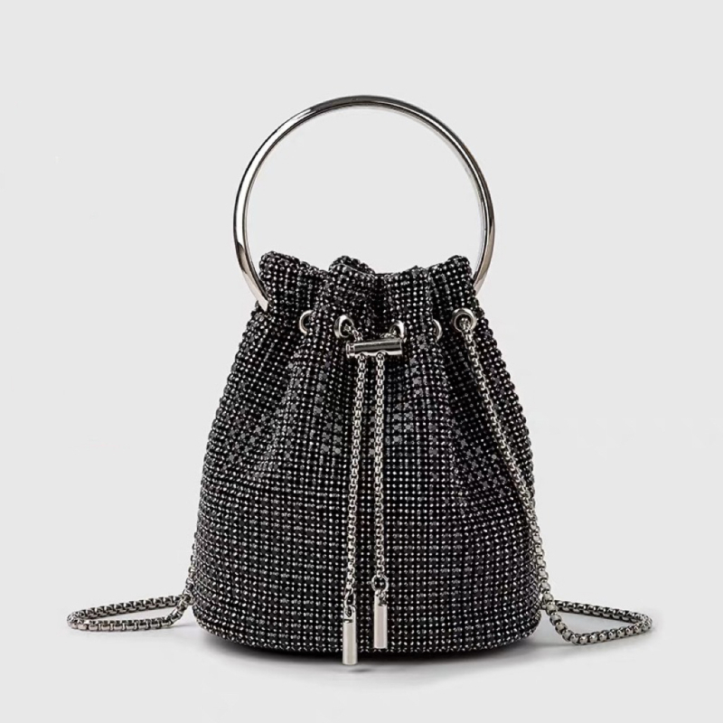 Rhinestone bucket torba – cilindrični oblik, otvaranje šniranjem, najlonska podstava, gradski stil