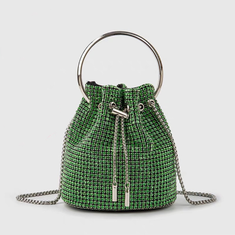 Rhinestone bucket torba – cilindrični oblik, otvaranje šniranjem, najlonska podstava, gradski stil
