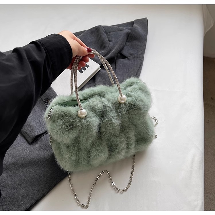 Crossbody torba od pliša, gradski minimalistički stil, vodoravni kvadratni oblik, podstava od sintetičke kože, džep za mobitel