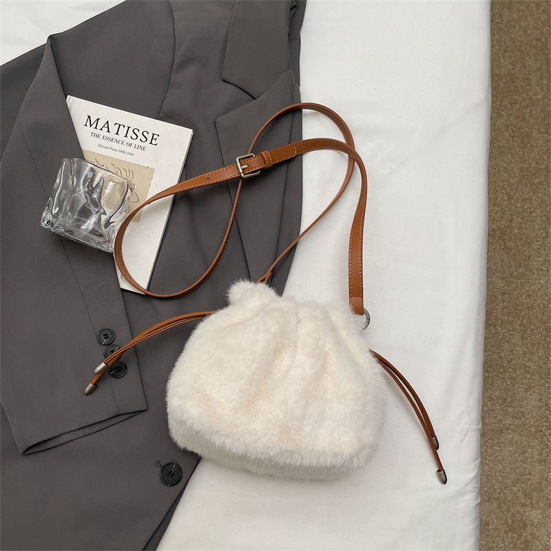 Geantă bucket din pluș, stil proaspăt și dulce, căptușeală poliester, buzunar interior laminat cu fermoar