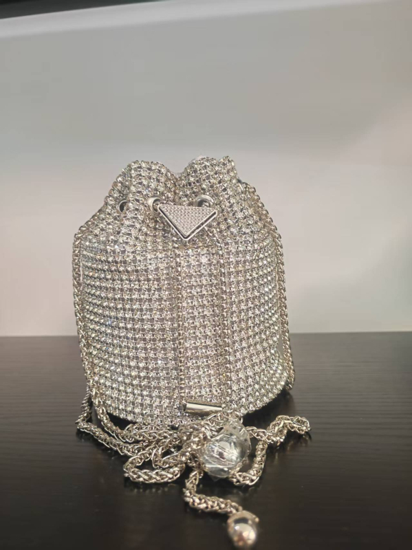 Bucket torba s kristalima i šnira – PU koža, Holy Heron, vertikalni kvadratni oblik, crossbody