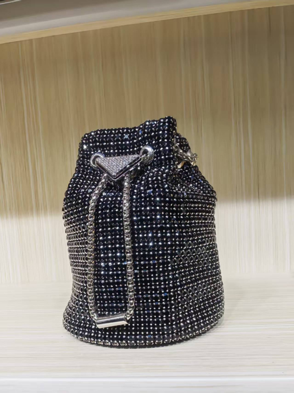 Bucket torba s kristalima i šnira – PU koža, Holy Heron, vertikalni kvadratni oblik, crossbody