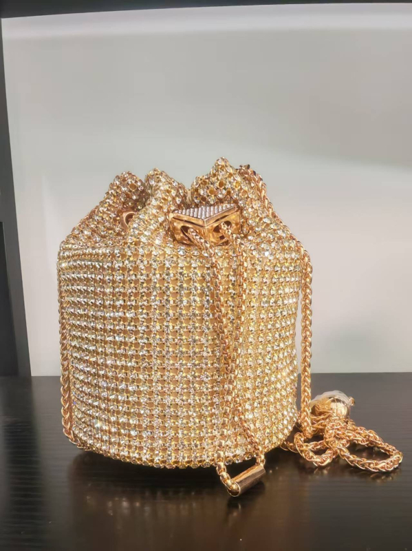Bucket torba s kristalima i šnira – PU koža, Holy Heron, vertikalni kvadratni oblik, crossbody