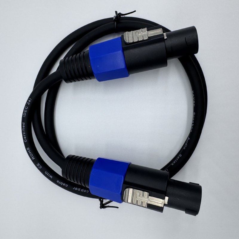 Cablu audio B02 – nichelat; miez din cupru acoperit cu aluminiu; conductor din cupru acoperit cu aluminiu; destinat dispozitivelor digitale; greutate 380 g