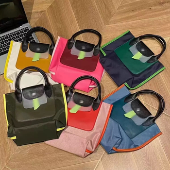 Bucket torba od PU kože, gradski stil, zatvaranje na zip, uspravni kvadratni oblik