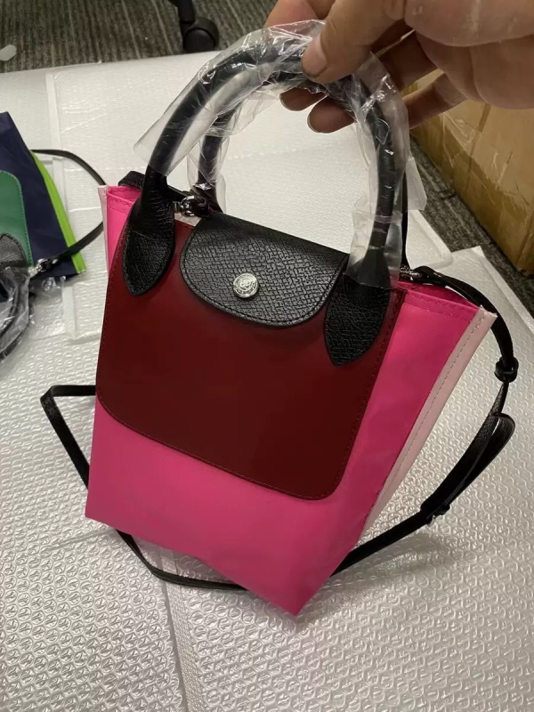 Bucket torba od PU kože, gradski stil, zatvaranje na zip, uspravni kvadratni oblik