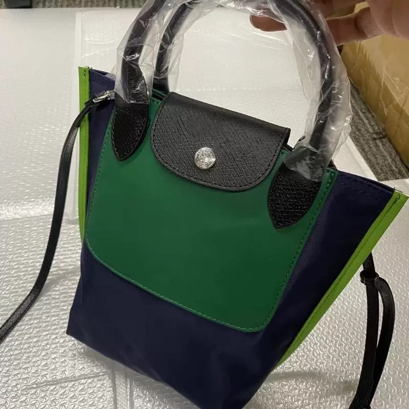 Bucket torba od PU kože, gradski stil, zatvaranje na zip, uspravni kvadratni oblik