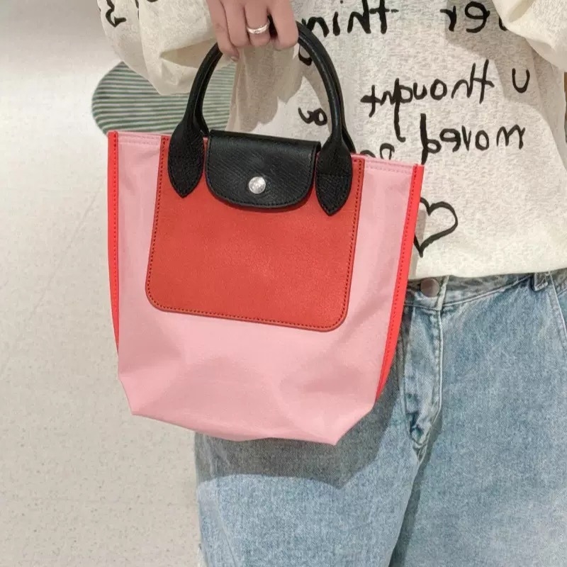 Bucket torba od PU kože, gradski stil, zatvaranje na zip, uspravni kvadratni oblik
