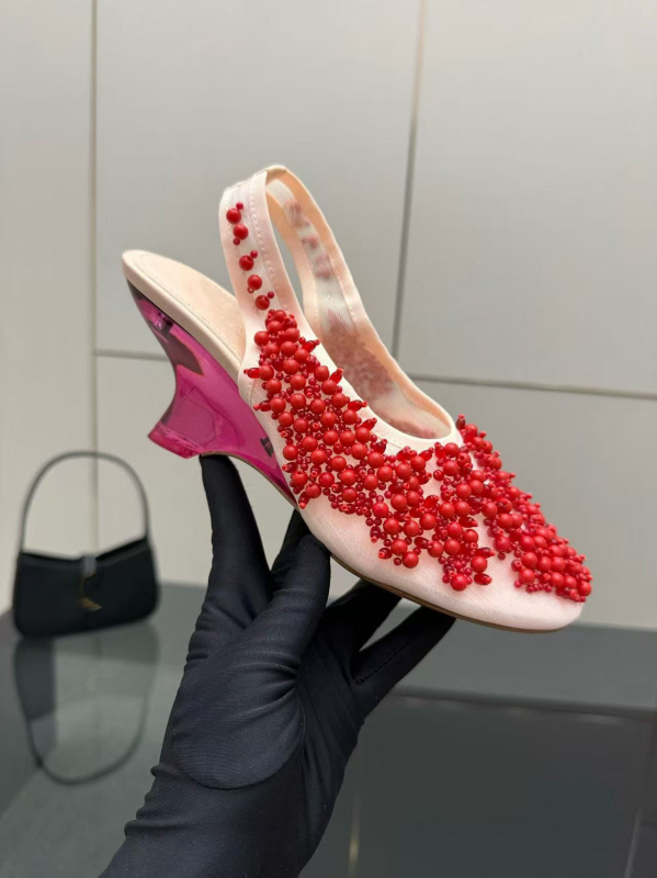 Клиновани сандали с мънисти и мрежеста горна част, квадратен нос, кожена подметка, задна каишка