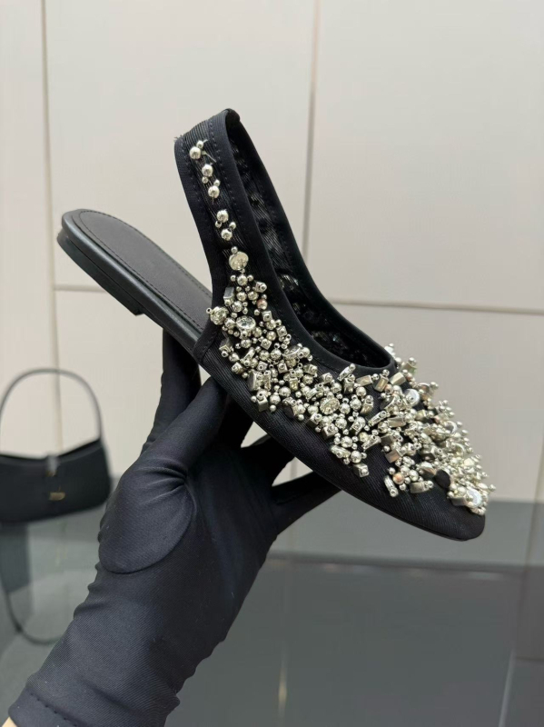 Клиновани сандали с мънисти и мрежеста горна част, квадратен нос, кожена подметка, задна каишка