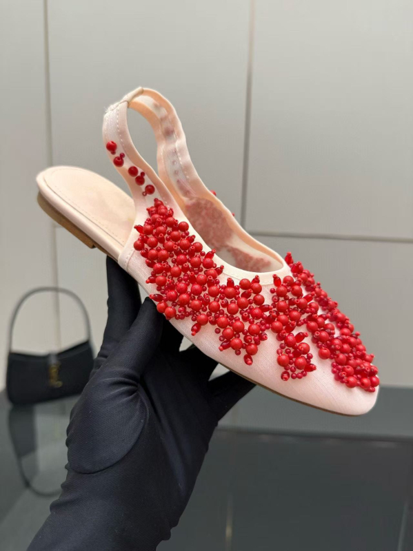 Клиновани сандали с мънисти и мрежеста горна част, квадратен нос, кожена подметка, задна каишка