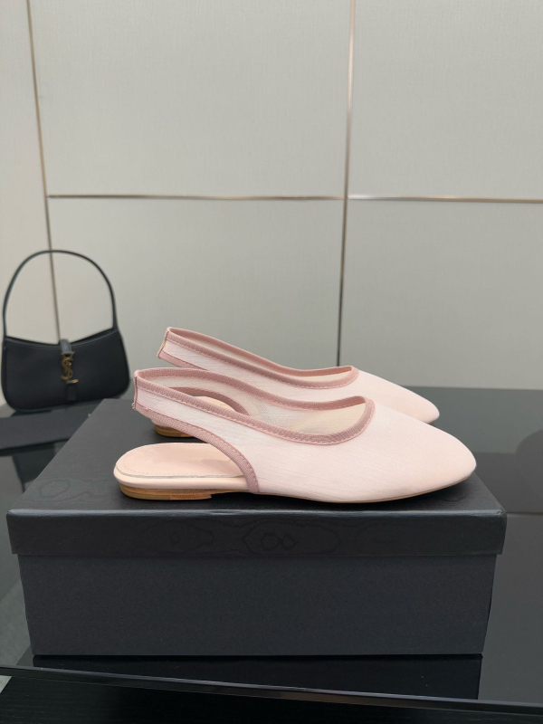 Клиновани сандали с мънисти и мрежеста горна част, квадратен нос, кожена подметка, задна каишка