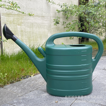 Záhradná kanvička na zalievanie s dlhým výtokom, veľká kapacita pre domáce záhradníctvo (Materiál: plast • Typ: kanvička/sprej • Určené: domáce záhradníctvo)