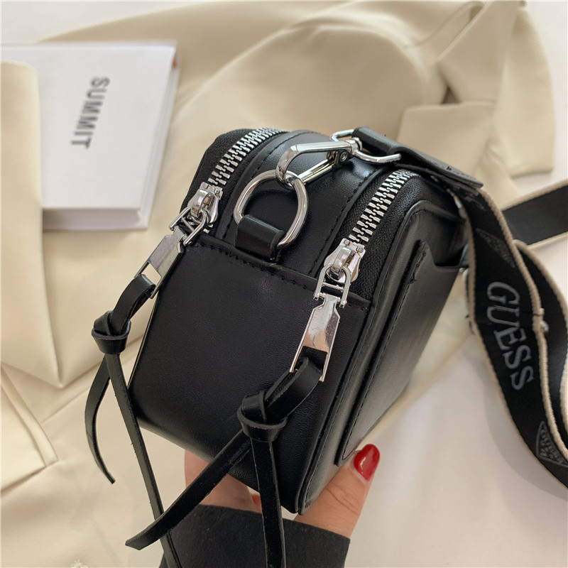 Crossbody torba - PU, horizontalni kvadratni oblik, zatvarač, podstava od poliestera, proljeće 2025