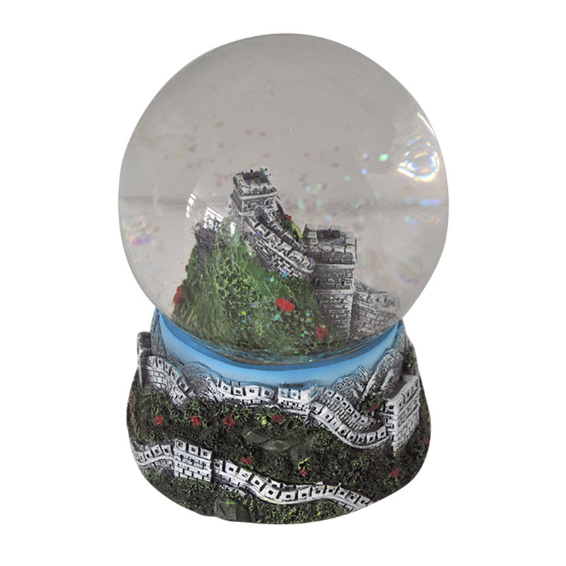 Miniatúrna krajinka s krištáľovou guľou a Veľkou Čínskou stenou — syntetická živica, značka Jiahua, kategória Stavebníctvo, vhodný darček ako turistická pamiatka alebo absolventský.