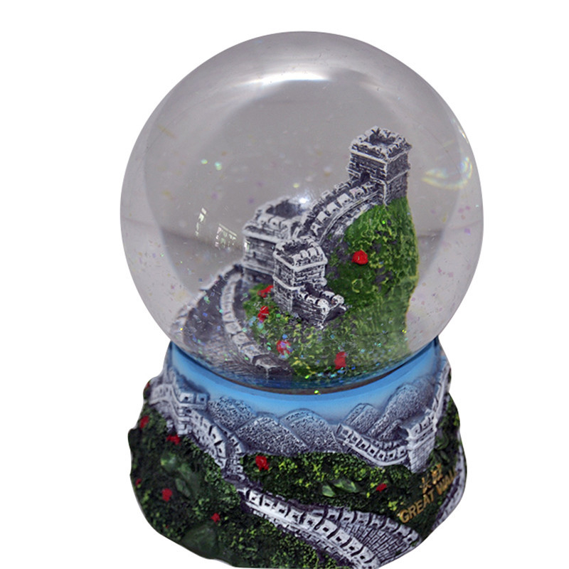 Miniatúrna krajinka s krištáľovou guľou a Veľkou Čínskou stenou — syntetická živica, značka Jiahua, kategória Stavebníctvo, vhodný darček ako turistická pamiatka alebo absolventský.