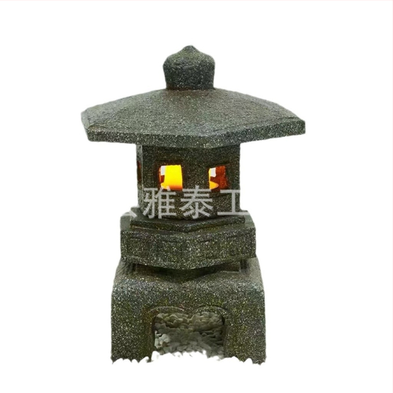 Kamenný lampión na záhradu v japonskom štýle z živice (Materiál: Živica; Štýl: Zen; Kategória: Socha; Balenie: Obyčajné balenie)