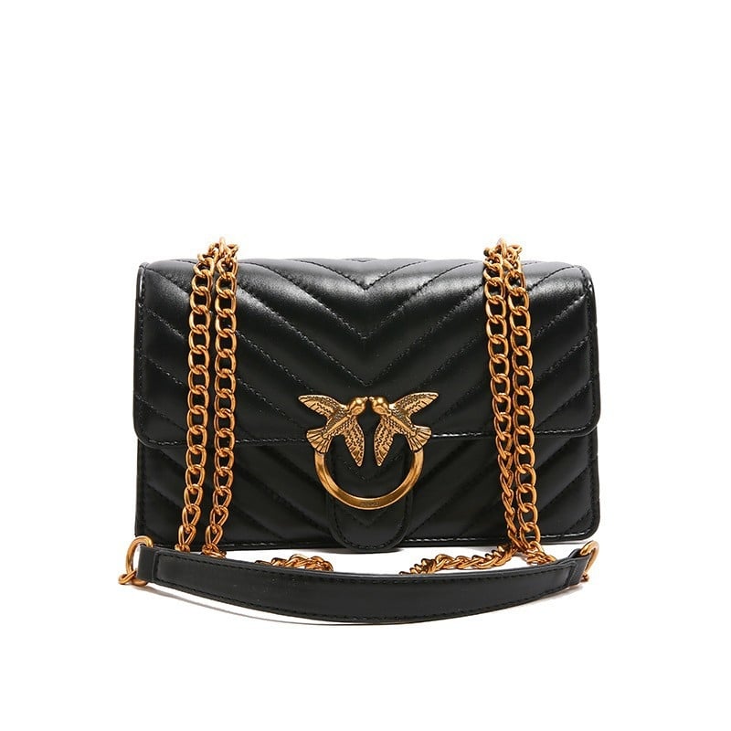 Prešívaná štvorcová kabelka s reťazou – PU koža, horizontálny štvorcový tvar, magnetické zapínanie, vnútorná laminovaná kapsa na zips, polyesterová podšívka