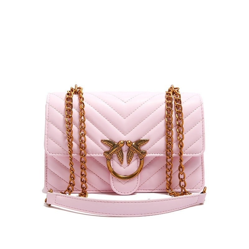 Prešívaná štvorcová kabelka s reťazou – PU koža, horizontálny štvorcový tvar, magnetické zapínanie, vnútorná laminovaná kapsa na zips, polyesterová podšívka