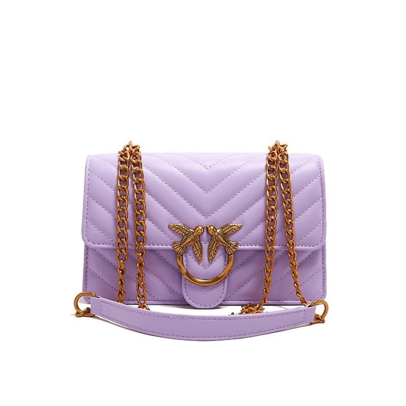 Prešívaná štvorcová kabelka s reťazou – PU koža, horizontálny štvorcový tvar, magnetické zapínanie, vnútorná laminovaná kapsa na zips, polyesterová podšívka