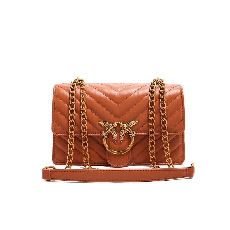 Prešívaná štvorcová kabelka s reťazou – PU koža, horizontálny štvorcový tvar, magnetické zapínanie, vnútorná laminovaná kapsa na zips, polyesterová podšívka