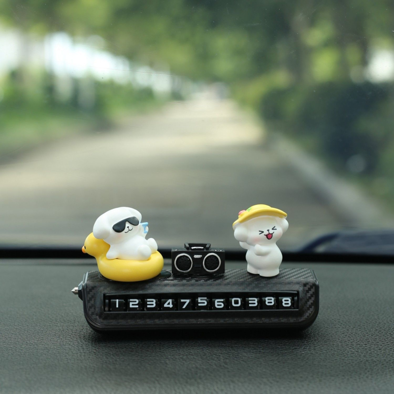 Elektronická plastová ozdoba na auto s dočasnou poznávacou tabuľou a bezpečnostným kladivom