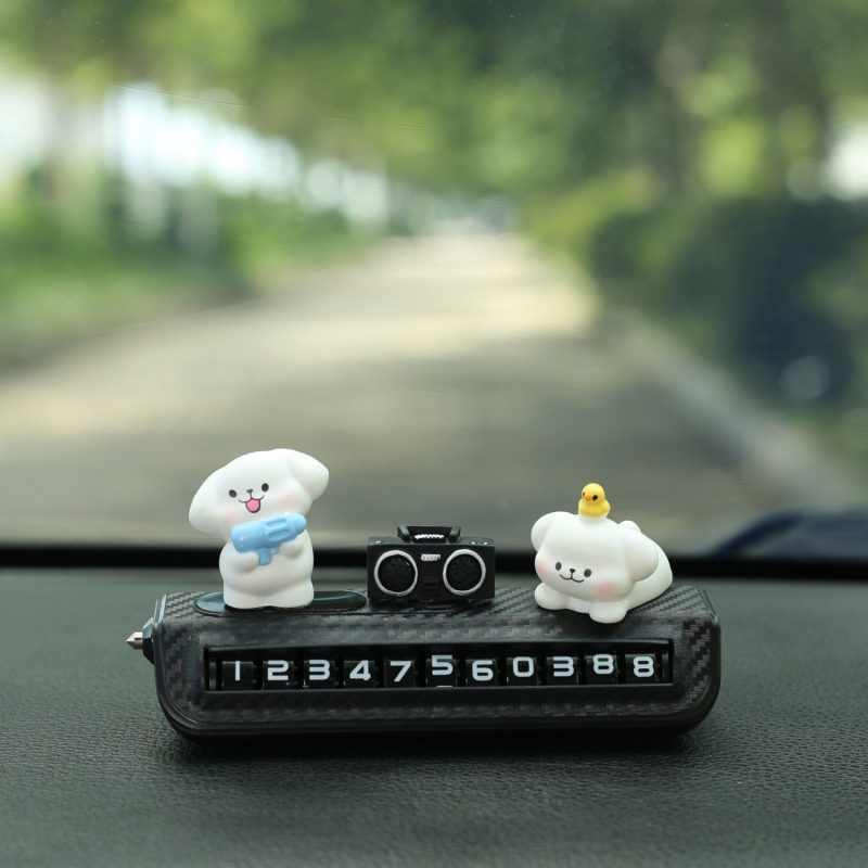 Elektronická plastová ozdoba na auto s dočasnou poznávacou tabuľou a bezpečnostným kladivom