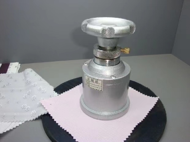 Mini súprava na odber vzoriek: nožík na odber a odberník, gramová váha s ručným pohonom a gravírovacia doska na látku 10 cm²