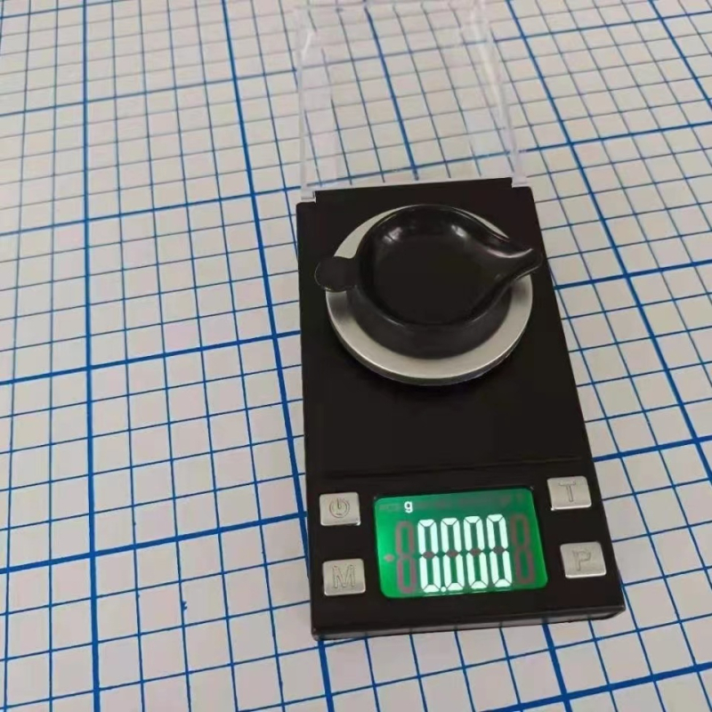 Mini súprava na odber vzoriek: nožík na odber a odberník, gramová váha s ručným pohonom a gravírovacia doska na látku 10 cm²