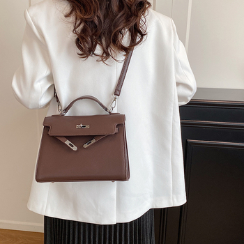 PU torba za ramena u street-trend stilu, vodoravni kvadratni oblik, zatvarač, jednostruki remen, unutarnji džep sa zatvaračem