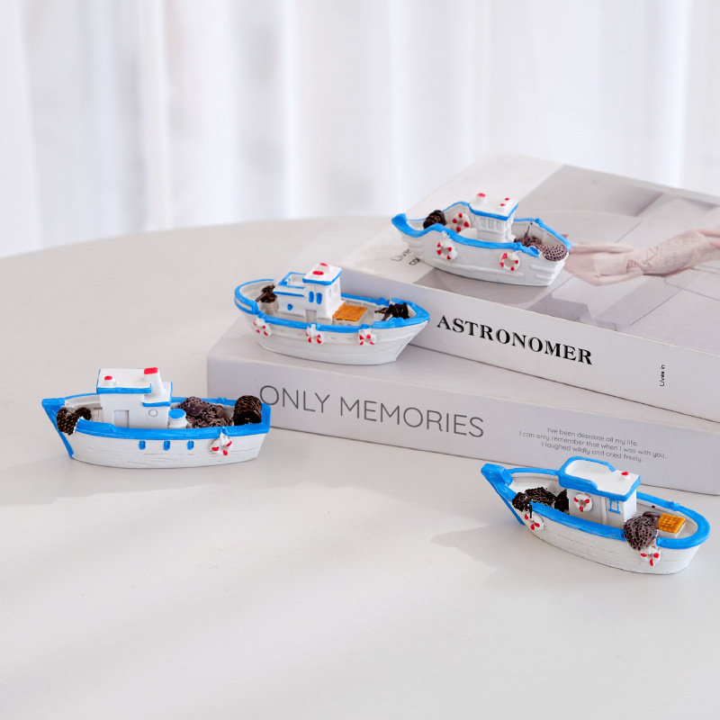 Figura od smole – Mediteranskog stila mini brodica za akvarij (sintetička smola)