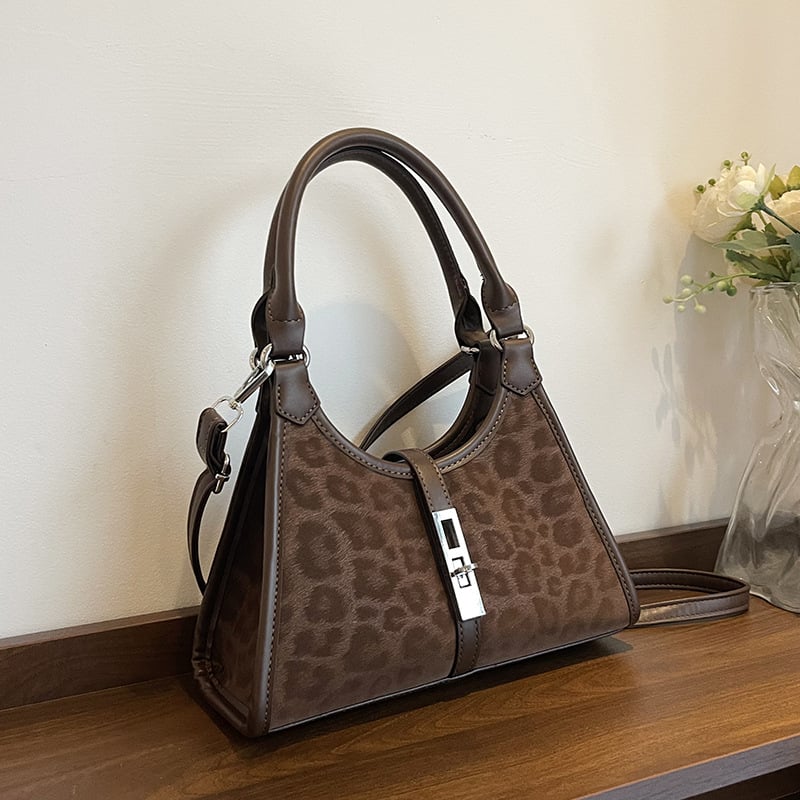 Кроссбоди чанта – PU материал, хоризонтална квадратна форма, заключване, скрит джоб с цип, полиестерна подплата