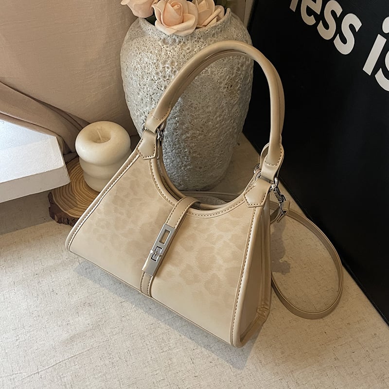 Кроссбоди чанта – PU материал, хоризонтална квадратна форма, заключване, скрит джоб с цип, полиестерна подплата