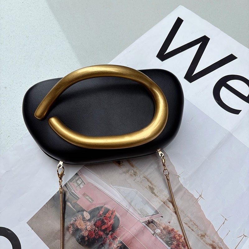 Večernja torbica u obliku round box s metalnom ručkom i lančićem, PU materijal, vodoravni kvadratni oblik, zaključavanje, poliester podstava, unutarnja pretinica za telefon i ID