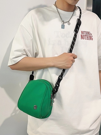 Geantă mini crossbody unisex, în formă de scoică, cu mai multe compartimente (din nailon; fermoar; buzunar interior laminat; curea simplă; căptușeală poliester)