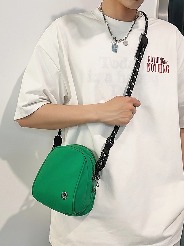 Geantă mini crossbody unisex, în formă de scoică, cu mai multe compartimente (din nailon; fermoar; buzunar interior laminat; curea simplă; căptușeală poliester)