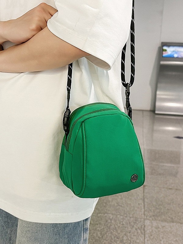 Geantă mini crossbody unisex, în formă de scoică, cu mai multe compartimente (din nailon; fermoar; buzunar interior laminat; curea simplă; căptușeală poliester)