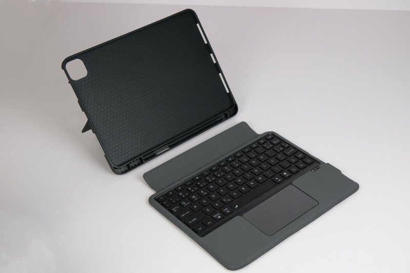 iPad 11. generációhoz készült bőrtok Bluetooth billentyűzettel, levehető A16 tollhely és állványtípusú védőtok