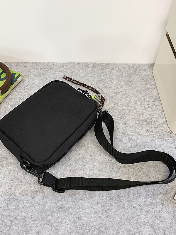 Férfi keresztpántos válltáska – nylon, vízálló, fiatalos campus stílus, betűs minta, poliészter bélés