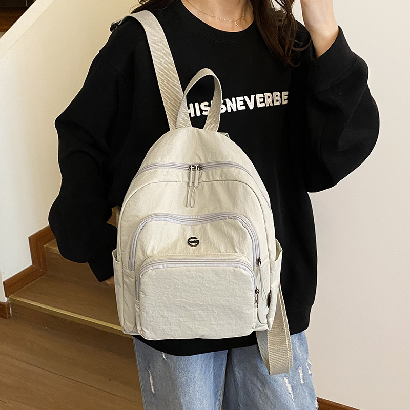 Nylon hátizsák szabadidős utazásokhoz, vízálló anyag, kapacitás 20 L alatt, görbült vállpántok