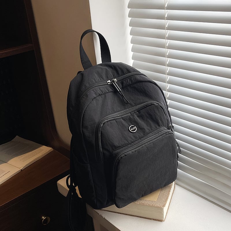 Nylon hátizsák szabadidős utazásokhoz, vízálló anyag, kapacitás 20 L alatt, görbült vállpántok