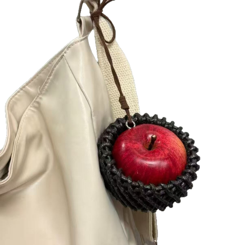 Pandantiv pentru mașină și breloc de geantă în formă de măr – design original, motiv fruct, material plastic/ rășină, brand Fine Fantasy Jewelry, toamna 2025